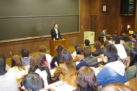 消費情報環境法学科主任の説明